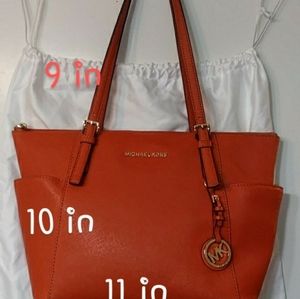 **FLASH SALE** AITHENTIC MIVHARL KORS BAG